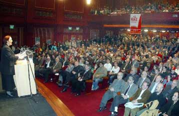 Την ίδια πολιτική θα εφαρμόσουν ΠΑΣΟΚ και ΝΔ, δηλώνει η Αλέκα Παπαρήγα
