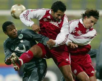 Έπεσε στην τρίτη θέση η Στουτγάρδη, ανέβηκε στη δεύτερη η Μπάγερν