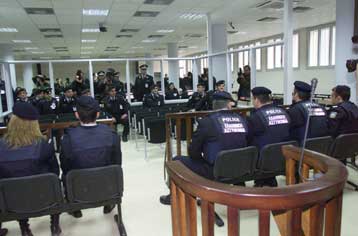 Με ενστάσεις η έναρξη της δίκης των πέντε κατηγορουμένων για συμμετοχή στον ΕΛΑ