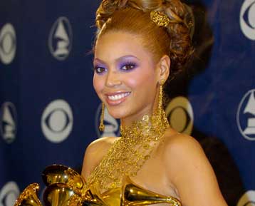 Απόλυτη κυρίαρχος στην 46η απονομή των βραβείων Γκράμι η Μπιγιονσέ