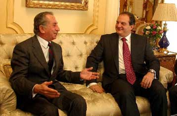 Να εγκαταλείψει την παρελκυστική πολιτική στο Κυπριακό κάλεσε την Αγκυρα ο Καραμανλής