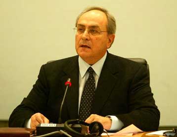 Στην πολιτική και όχι στον αρχηγό το πρόβλημα του ΠΑΣΟΚ, εκτιμά ο Ν.Κωνσταντόπουλος