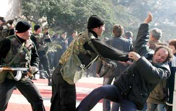 Οι Βρυξέλλες καταδικάζουν την επεισοδιακή αντικυβερνητική διαδήλωση στην Αλβανία