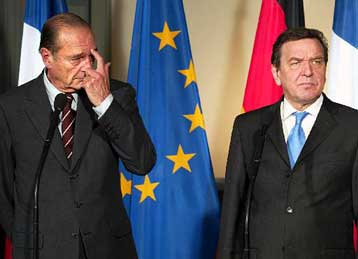 «Όχι» σε συμφωνία για το ευρω-Σύνταγμα με οποιοδήποτε κόστος είπαν Σιράκ και Σρέντερ