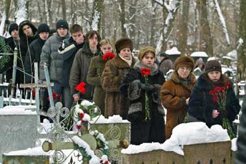 Θρήνος τη Δευτέρα για τα θύματα από την τρομοκρατική επίθεση στο μετρό της Μόσχας