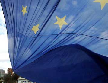 Αιτιολογημένη γνώμη προς την Ελλάδα από την Κομισιόν για το «ξέπλυμα» χρήματος