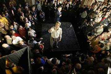 Νίκη και στον αμερικανικό Νότο «βλέπει» ο Κέρι – Εντείνει την κριτική κατά Μπους