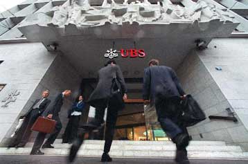 Υψηλότερα από τις προβλέψεις τα κέρδη της UBS το 2003