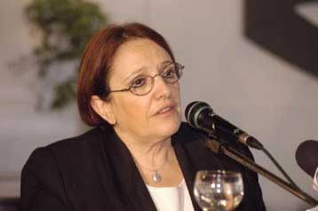 Να μην κάνουν λάθος «για άλλη μία φορά» κάλεσε τους εργαζομένους η Αλέκα Παπαρήγα