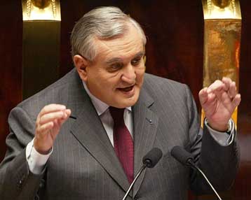 Ψηφίστηκε από τη Γαλλική Βουλή η απαγόρευση των θρησκευτικών διακριτικών στα σχολεία