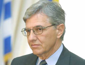 Ο Τ.Γιαννίτσης αναλαμβάνει το υπ.Εξωτερικών – Υπηρεσιακοί υπουργοί Ρωμαίος, Αλιβιζάτος