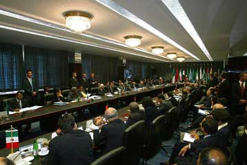 Δυσαρέσκεια στις πετρελαιαγορές και στο Λευκό Οίκο προκαλούν οι αποφάσεις του ΟΠΕΚ