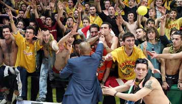 Με φιλάθλους του Αρη συναντήθηκε ο Ευαγ. Βενιζέλος