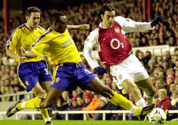 Ο Ανρί κράτησε την Αρσεναλ στην κορυφή-Ισοπαλία Λέστερ, Μπόλτον