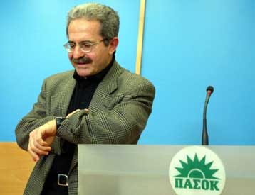 Τη συνεργασία του με το ΠΑΣΟΚ ανακοίνωσε ο Μίμης Ανδρουλάκης
