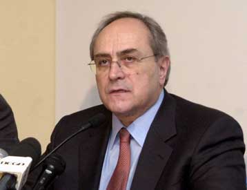 Νεοφιλελεύθερη παράταξη το ΠΑΣΟΚ με Μάνο, Ανδριανόπουλο κατά τον Ν.Κωνσταντόπουλο