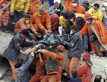 Σταμάτησαν οι έρευνες στά ερείπια της πολυκατοικίας που κατέρρευσε στο Ικόνιο