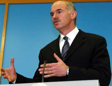 Η νέα εποχή απαιτεί σύνθεση, τόνισε ο Γ.Παπανδρέου ανακοινώνοντας τη λίστα Επικρατείας