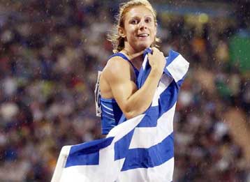 Πρώτος Λαμπαδηδρόμος ο Κώστας Γκατσιούδης και τελευταία η Κατερίνα Θάνου