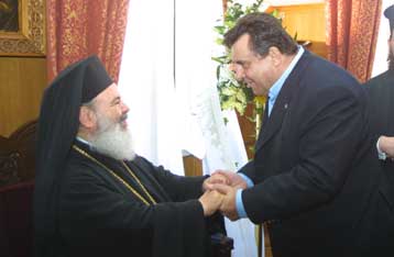 Συνάντηση με τον Αρχιεπίσκοπο είχε την Τετάρτη ο Γιώργος Καρατζαφέρης