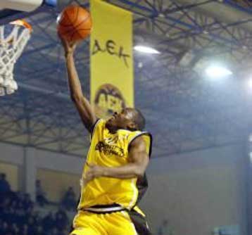 Παραμένει ζωντανή η ΑΕΚ, 91-87 την Ολύμπια