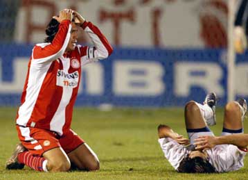 Έπαιρναν οδηγίες, δεν έφευγαν οι παίκτες του Πανιωνίου!