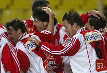 Η Μονακό συνέτριψε τη Λιόν και προκρίθηκε στην οκτάδα