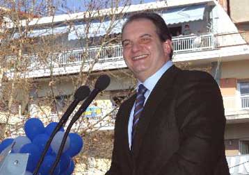 Ικανοποίηση Καραμανλή για τη στήριξη Σαμαρά, αμετακίνητος ο Μητσοτάκης