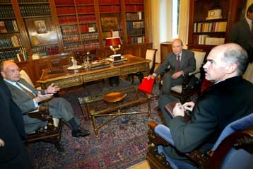 Παρουσία της ΕΕ στην κρίσιμη φάση των διαπραγματεύσεων θα ζητήσουν Αθήνα και Λευκωσία