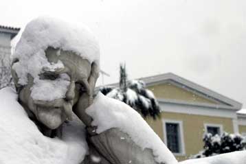 Σοβαρά προβλήματα σε ολόκληρη τη χώρα από την χιονόπτωση