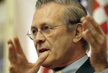 Υπέρ της επ αόριστον κράτησης των φυλακισμένων στο Γκουαντάναμο τάχθηκε ο Ράμσφελντ