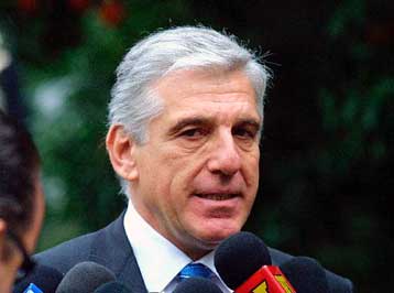 Επίσκεψη Παπαντωνίου στο Εθνικό Κέντρο Επιχειρήσεων του υπουργείου Εθνικής Αμυνας