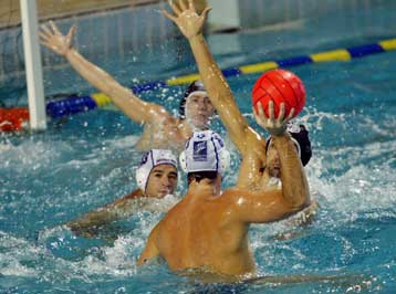 Την Κυριακή ορίστηκε να γίνει το ματς Βουλιαγμένη-Φερεντσβάρος για το Len Trophy