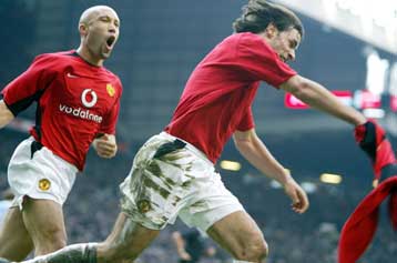 Με δέκα η Μάντσεστερ νίκησε 4-2 την Σίτι για το Κύπελλο Αγγλίας