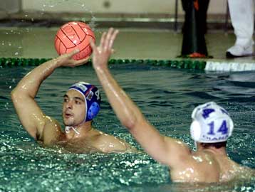 Ο Ολυμπιακός πήρε τον βαθμό στη Βουδαπεστη, 8-8 με τη Βάσας