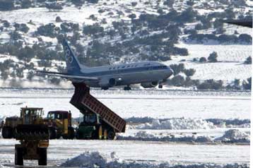 Χωρίς νερό περιοχές της Αττικής – Εξομαλύνεται η κατάσταση σε δρόμους, «Ελ.Βενιζέλος»