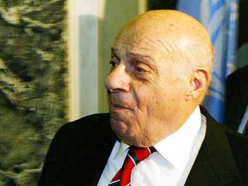 Εργαζόμαστε για τον τερματισμό της διαίρεσης της Κύπρου, δήλωσε ο Ντενκτάς