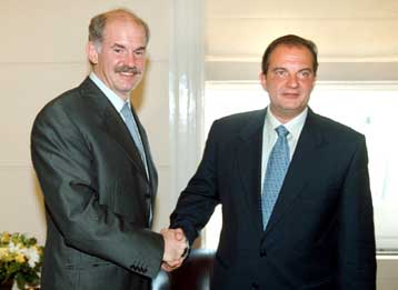 Τέσσερις + 1 προεκλογικές αναμετρήσεις προτείνει στον Κ.Καραμανλή ο Γ.Παπανδρέου