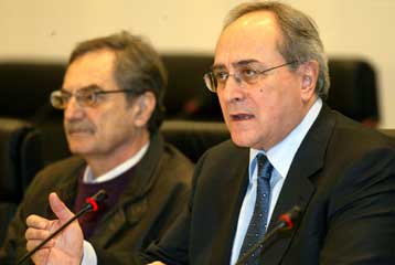 ΠΑΣΟΚ και ΝΔ εκπροσωπούν στην Ελλάδα το νεοφιλελευθερισμό, λέει ο Ν.Κωνσταντόπουλος