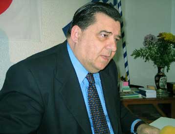 Διαμαρτυρία Γ.Καρατζαφέρη για τον αποκλεισμό του από τις τηλεοπτικές αναμετρήσεις