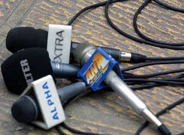 Αντιδρούν τα κόμματα της αντιπολίτευσης στις προτάσεις Παπανδρέου για τα ντιμπέιτ