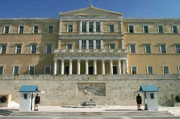 Εννέα βυζαντινά ασημένια πιάτα του 12ου αιώνα διεκδικεί η Βουλή των Ελλήνων