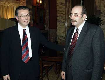 Συμφώνησαν ότι διαφωνούν ΠΑΣΟΚ και ΝΔ για τους όρους διεξαγωγής των ντιμπέιτ