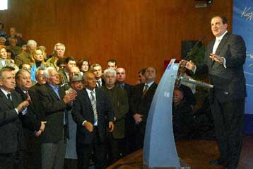 Επίθεση Καραμανλή κατά Σημίτη και Παπανδρέου για τα προβλήματα από την κακοκαιρία