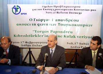 Συμβολή των φιλοευρωπαίων Τουρκοκυπρίων στη λύση του Κυπριακού ζήτησε ο Γ.Παπανδρέου