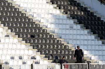 Μεμονωμένα και χωρίς διακριτικά οι οπαδοί του Ολυμπιακού στο Ηράκλειο