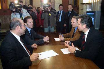 Δεύτερη συνάντηση ΠΑΣΟΚ – ΝΔ για τις τηλεοπτικές αναμετρήσεις των αρχηγών