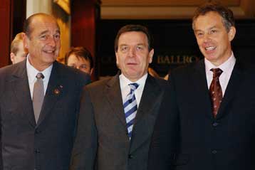 Με φόντο τη δυσαρέσκεια μελών της ΕΕ, η σύνοδος Γερμανίας-Γαλλίας-Βρετανίας