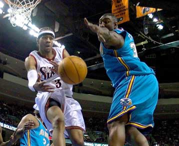 Σπουδαία νίκη των Χόρνετς επί των Πέισερς με «εκτελεστή» τον Τζαμάλ Μάσμπερν