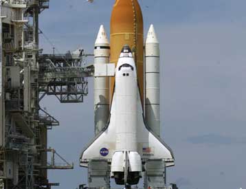 Για το 2005 αναβάλλεται η επόμενη εκτόξευση διαστημικού λεωφορείου